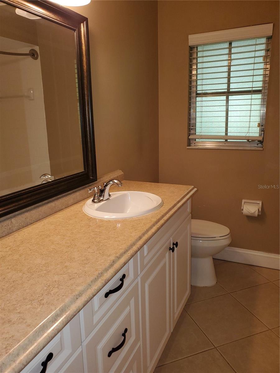 FRST LAKES COUNTRY CLUB ESTATES - Residential Lease