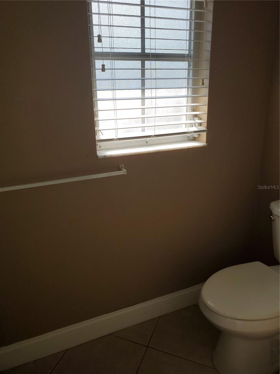 FRST LAKES COUNTRY CLUB ESTATES - Residential Lease