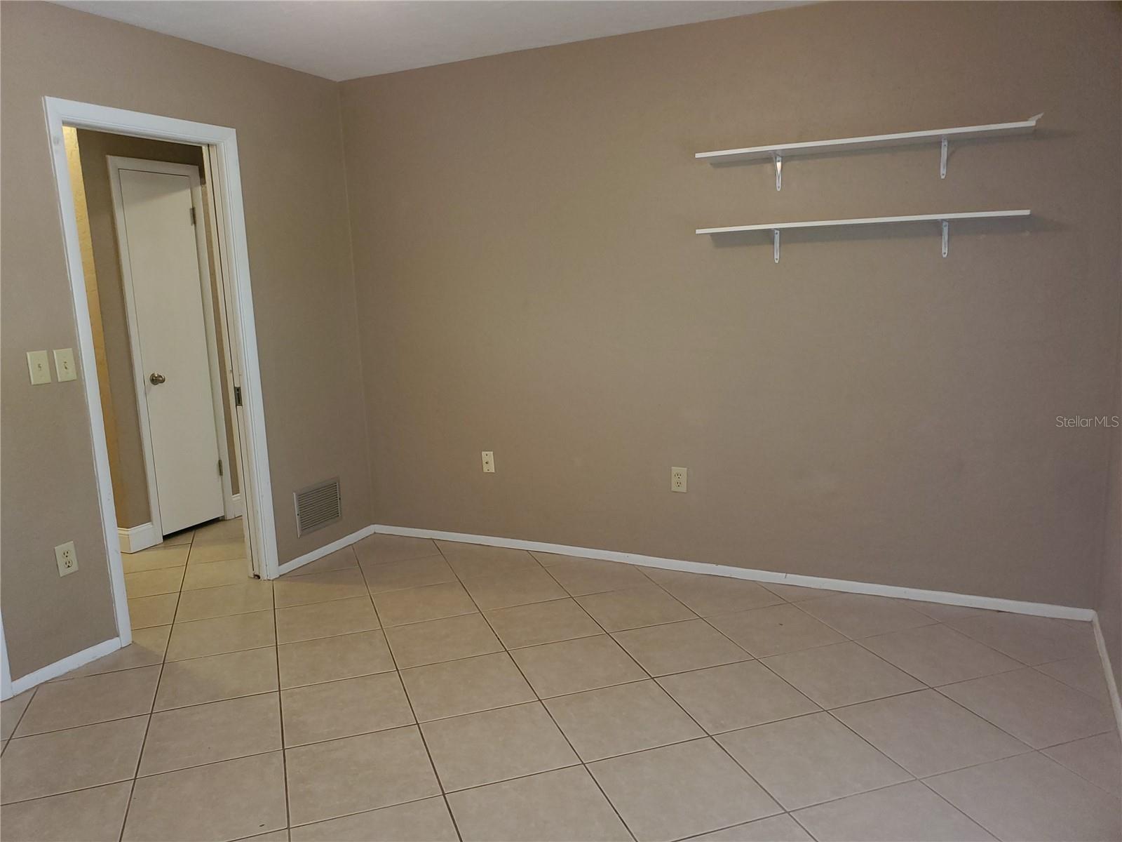 FRST LAKES COUNTRY CLUB ESTATES - Residential Lease