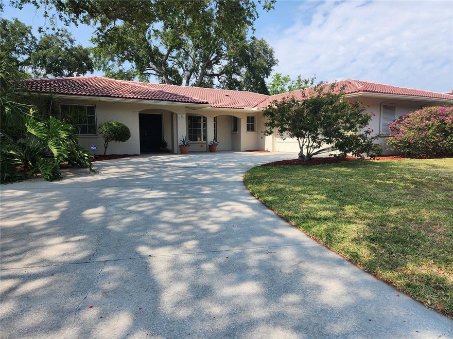 Forrest Lakes Pool Home. Nicely updated home with tile in all the main living areas. Open split floor plan, 3 bedroom, 2 bath with attached 2 car garage. Large caged pool with newer poly pebble deck perfect for entertaining. Family neighborhood in great school district, deed restricted.

*First, last & one month's security required upon move in.
*Minimum credit score of 620
**One small pet ok with $250 non refundable pet fee. (No aggressive breeds)