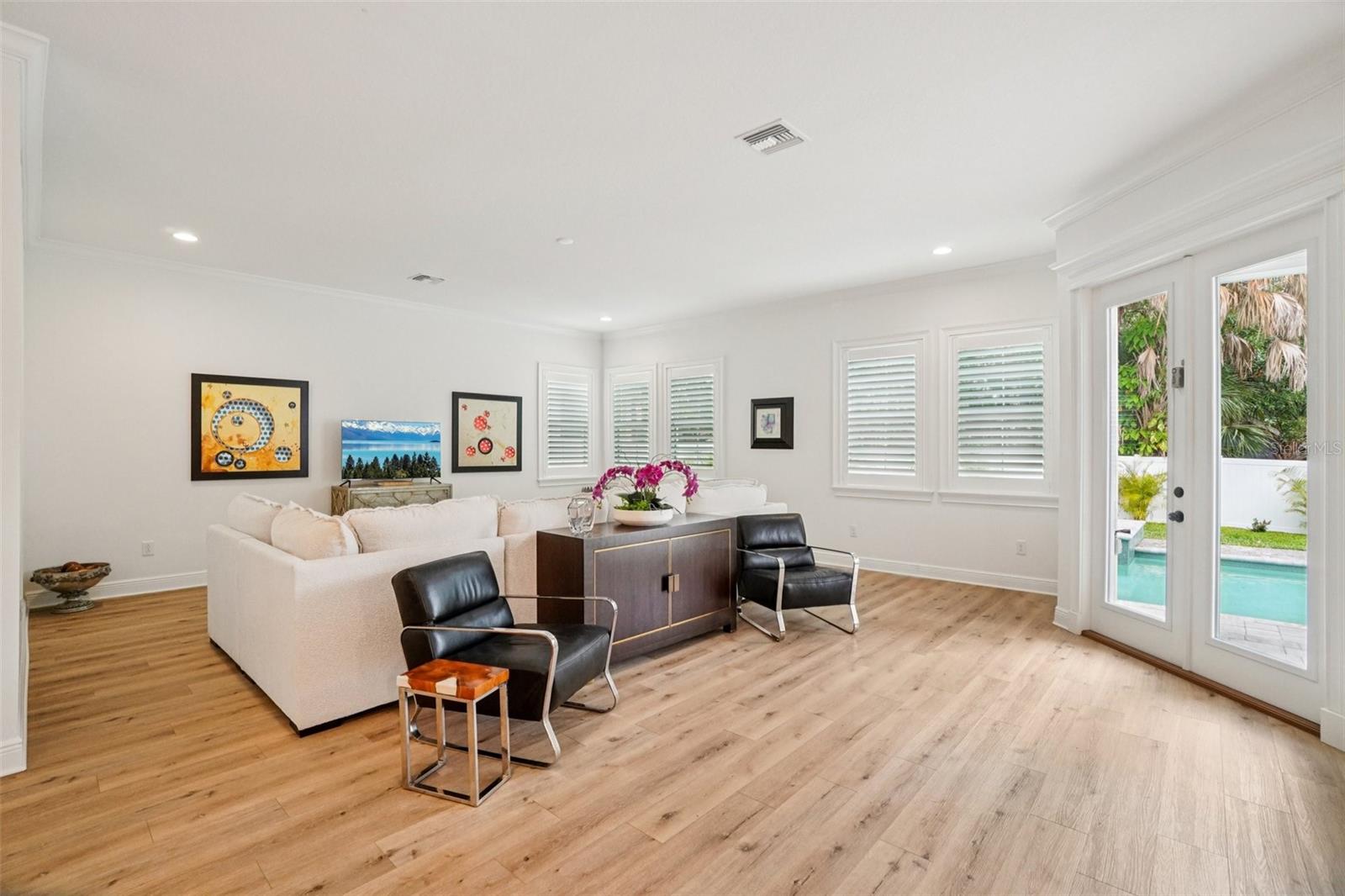 SUBURB ROYAL - Residential