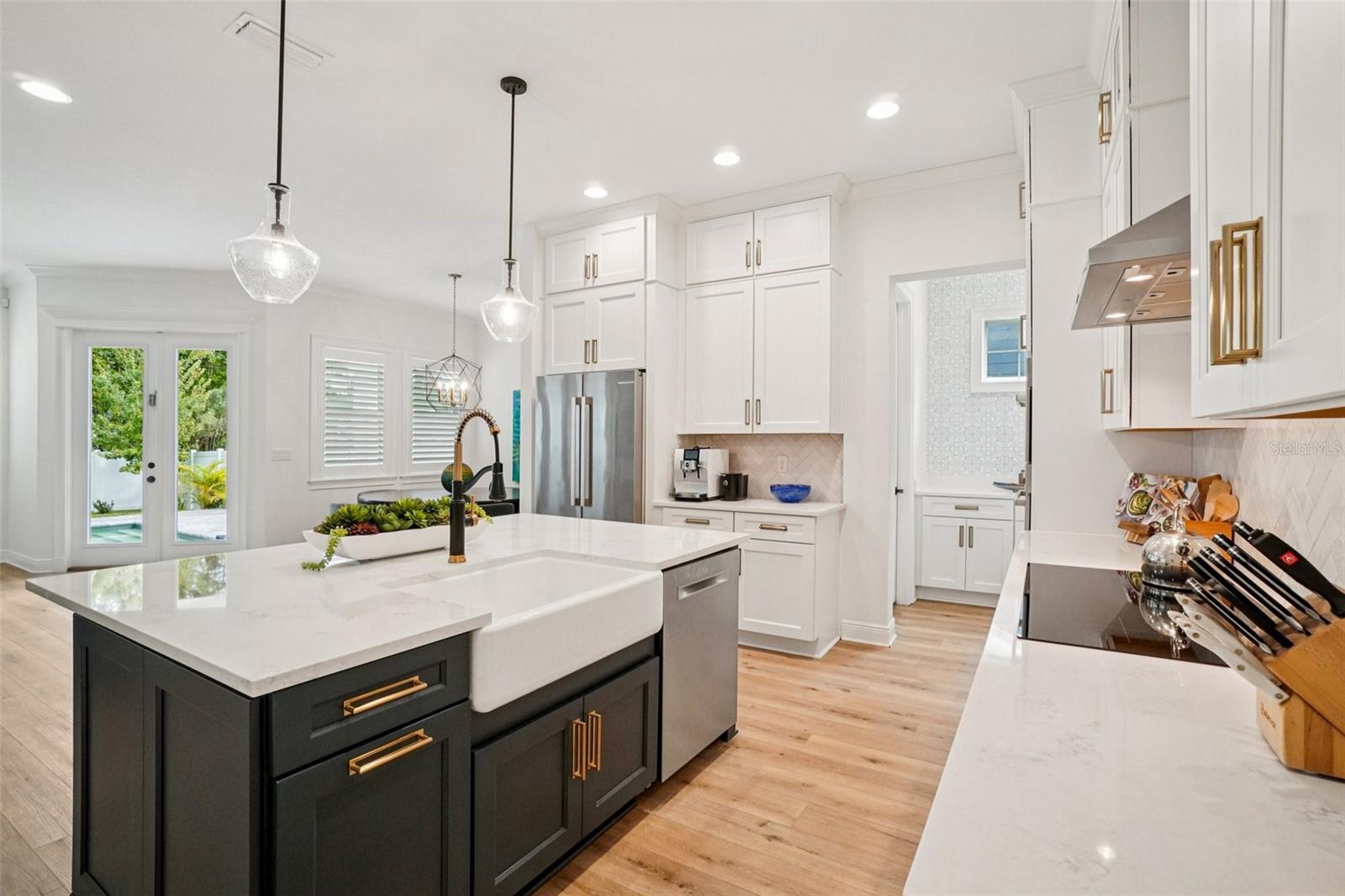 SUBURB ROYAL - Residential