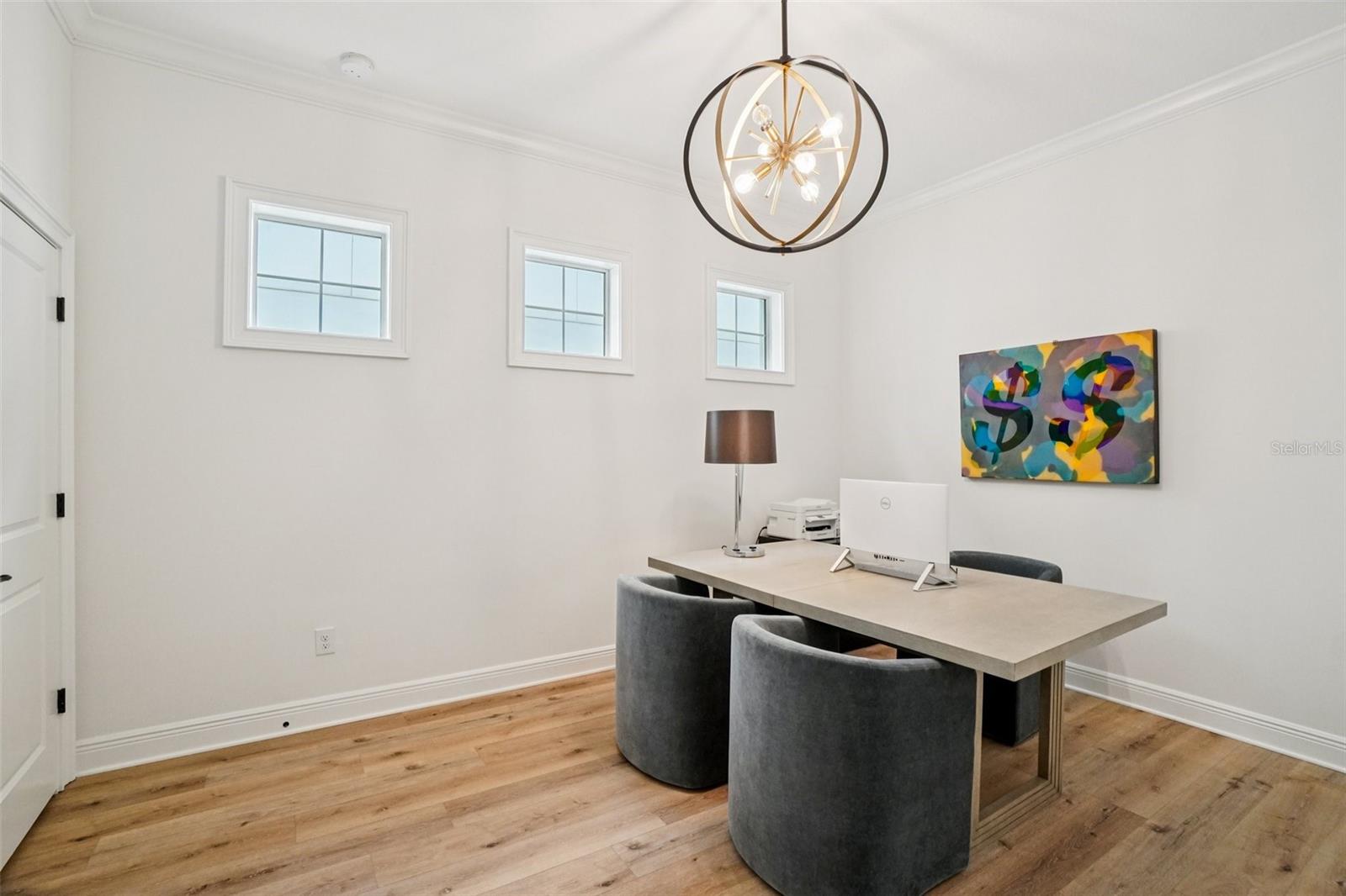 SUBURB ROYAL - Residential