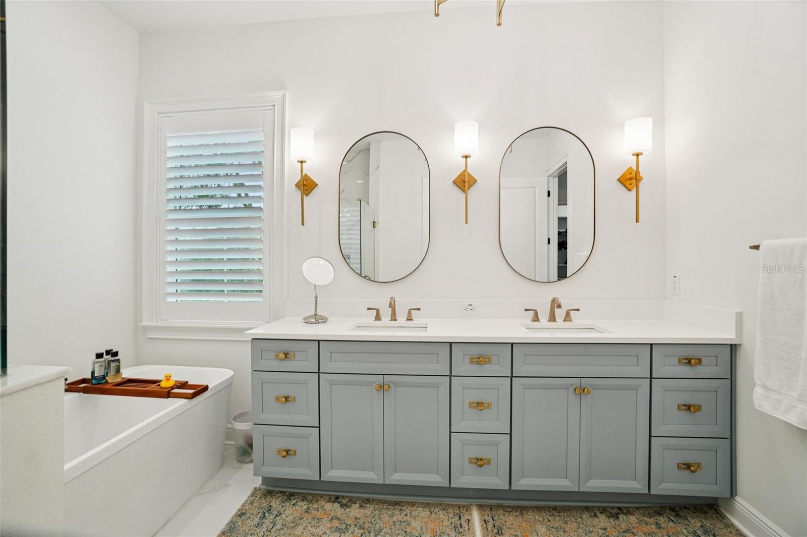 SUBURB ROYAL - Residential