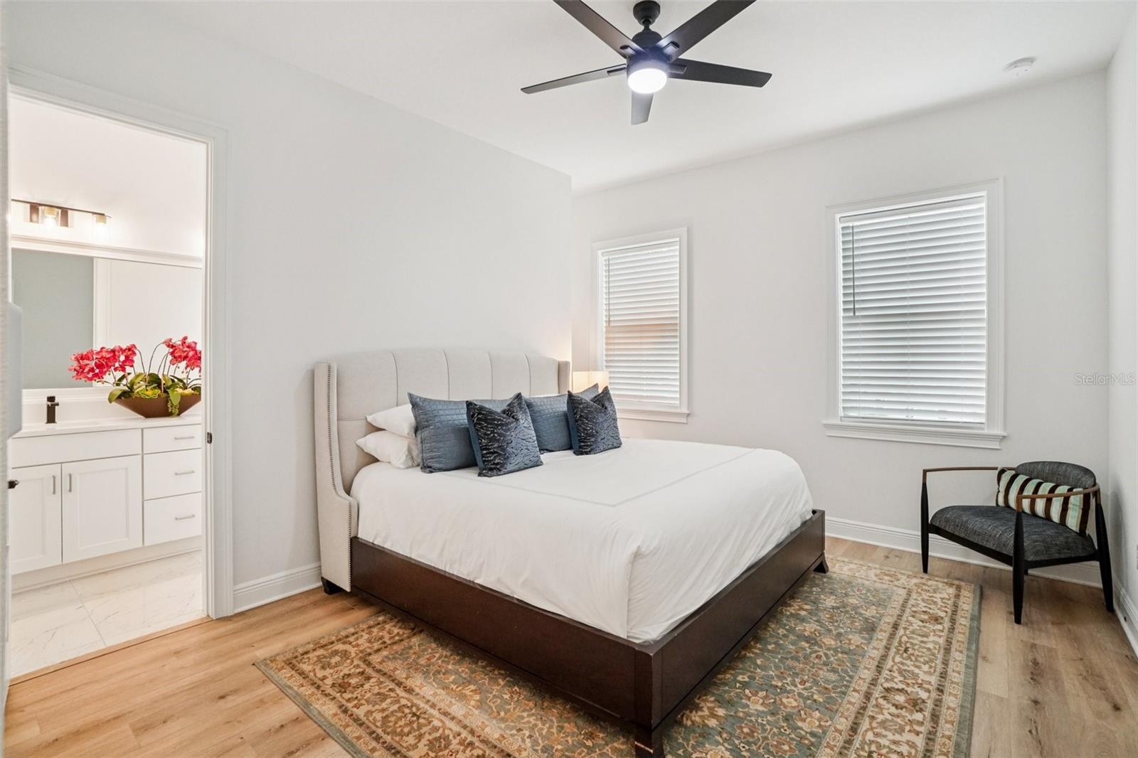 SUBURB ROYAL - Residential