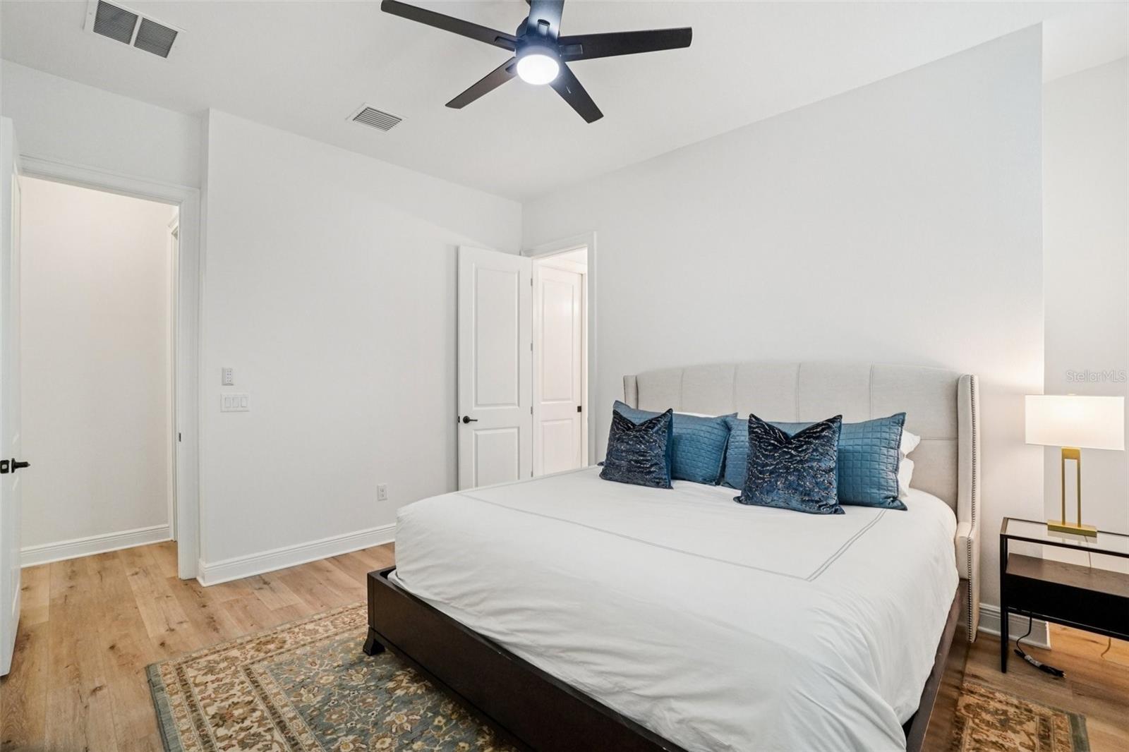 SUBURB ROYAL - Residential