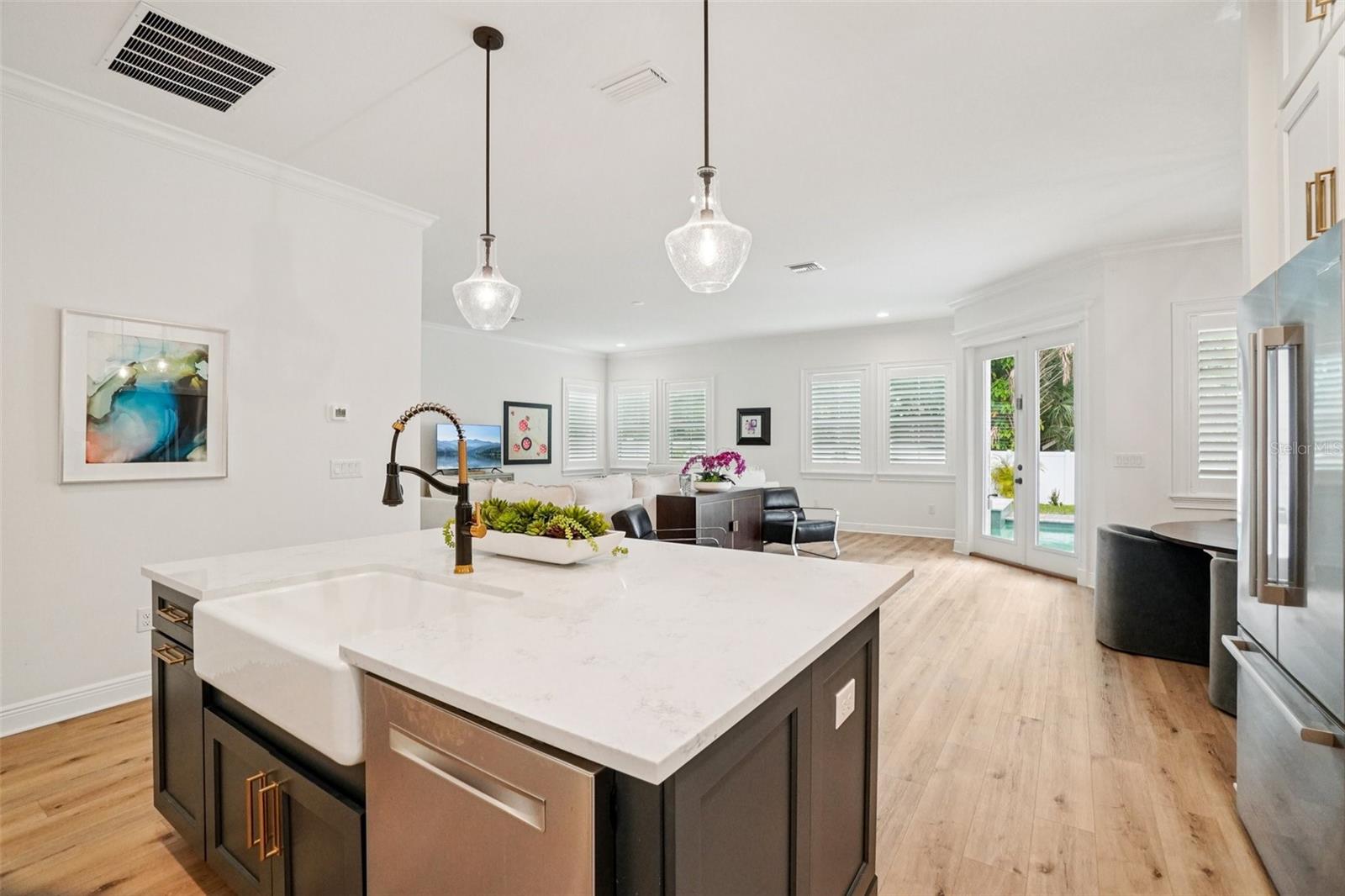 SUBURB ROYAL - Residential