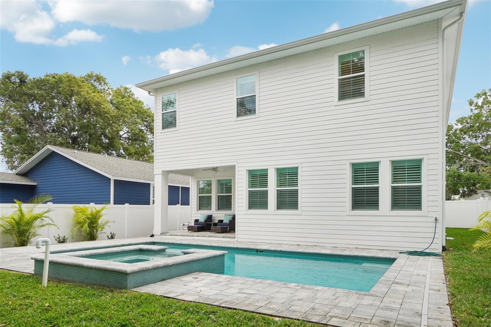 SUBURB ROYAL - Residential