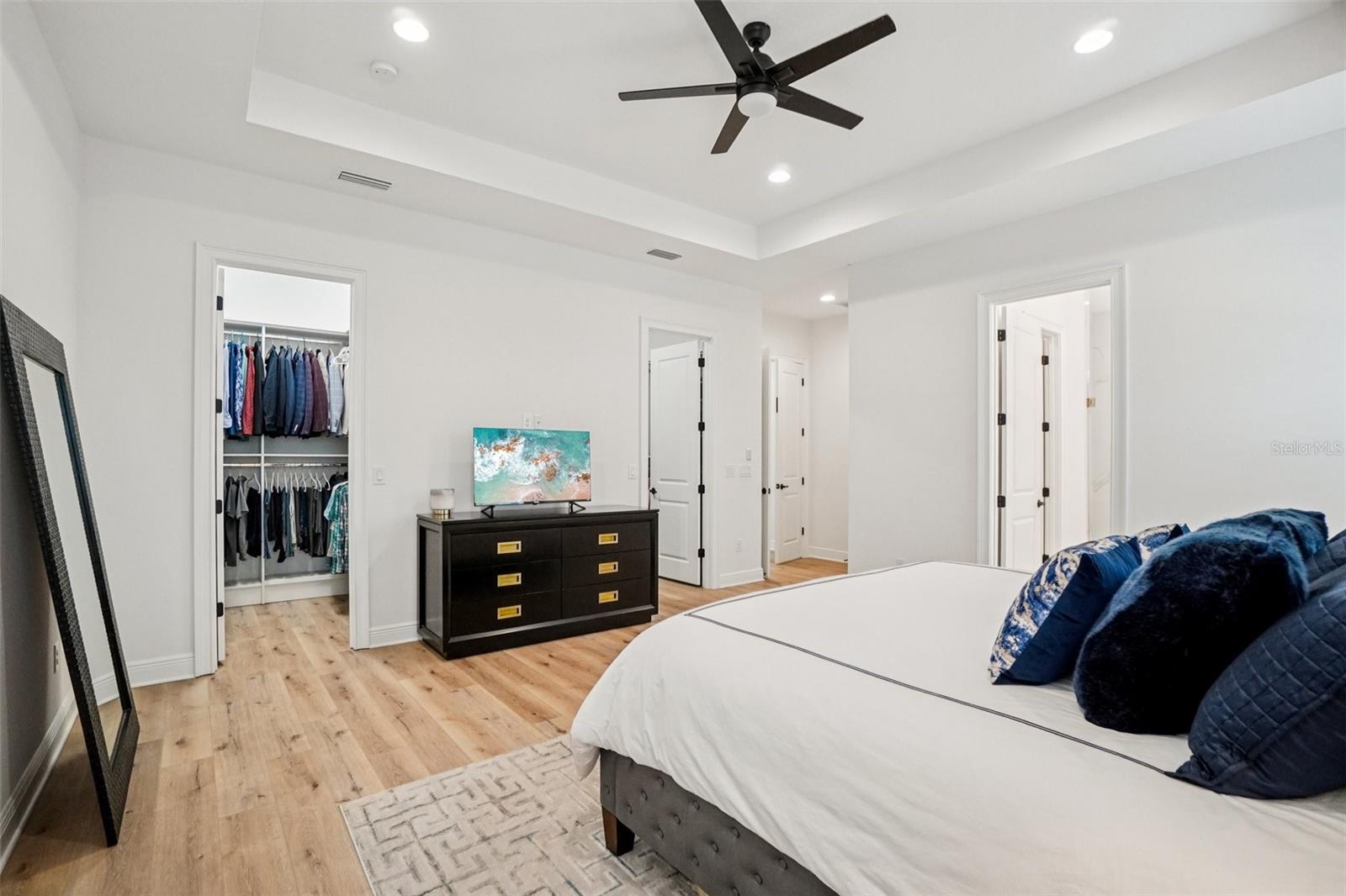 SUBURB ROYAL - Residential