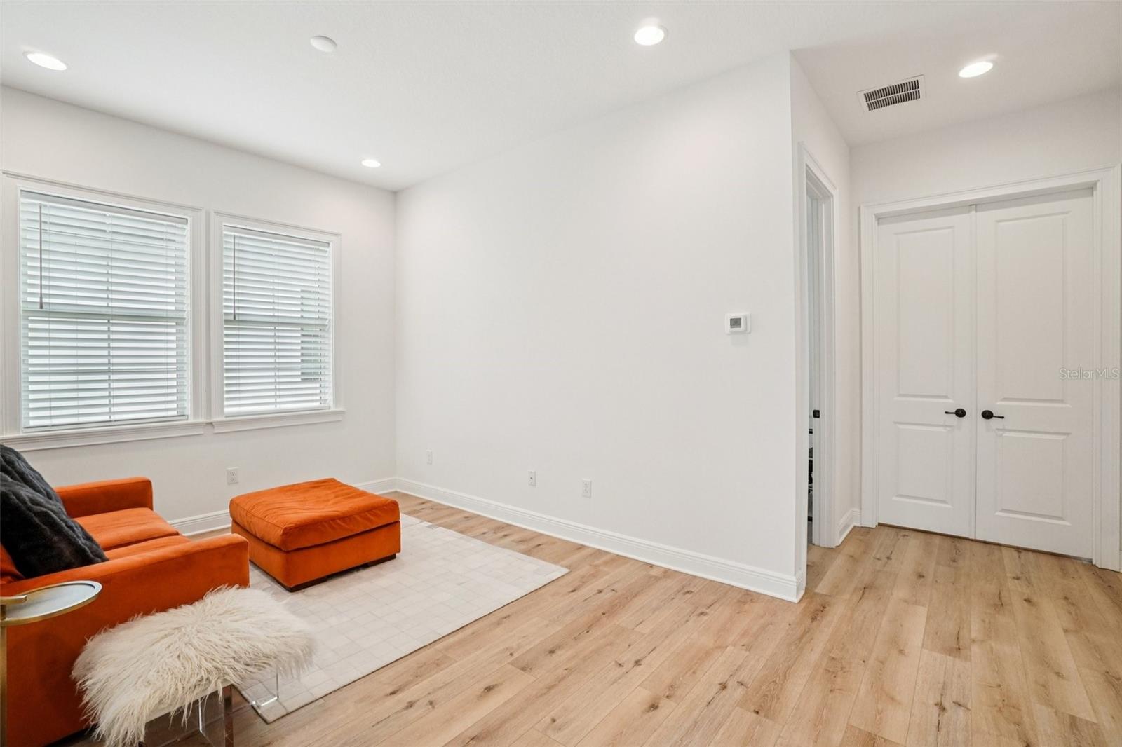 SUBURB ROYAL - Residential