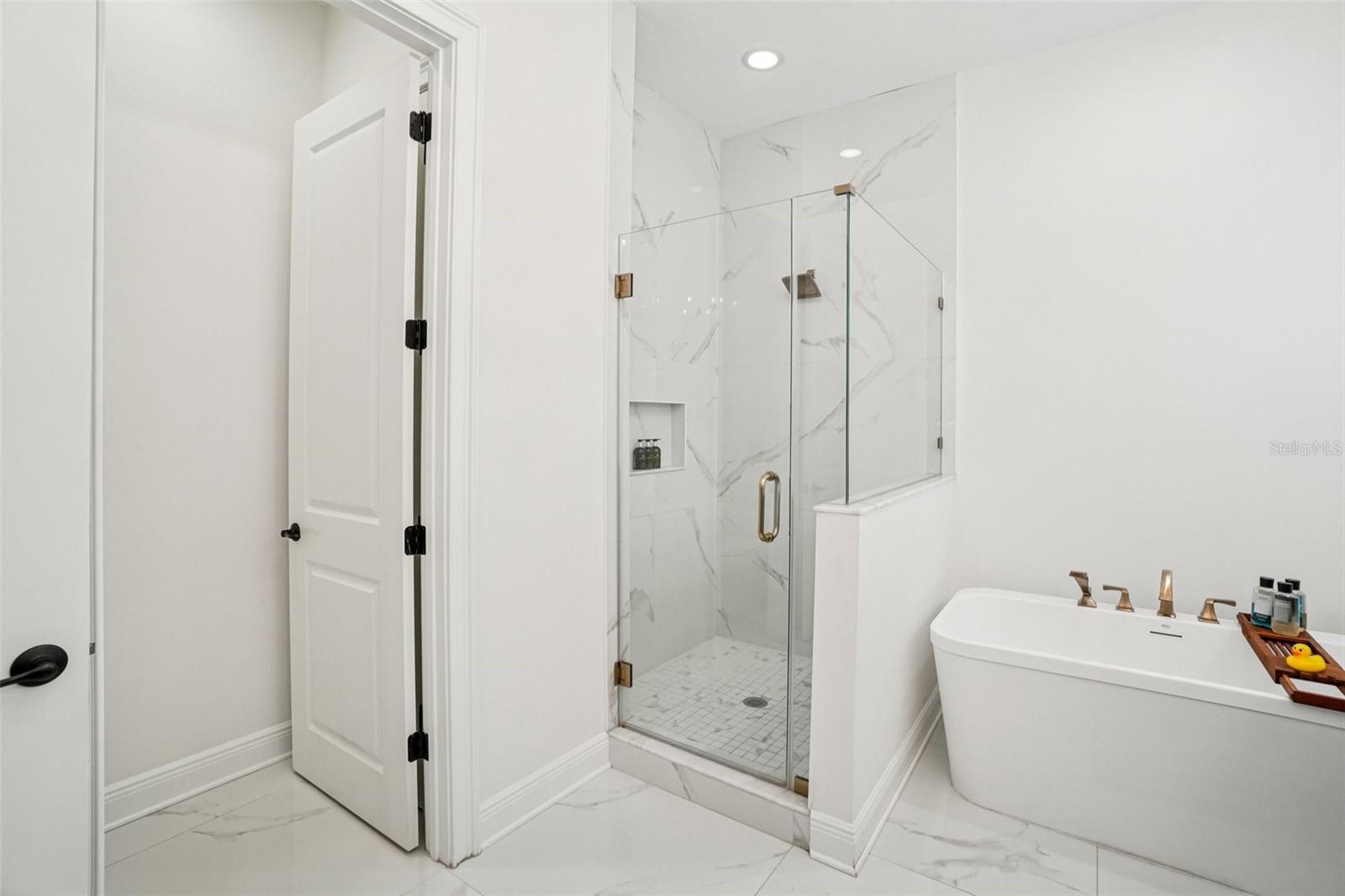 SUBURB ROYAL - Residential