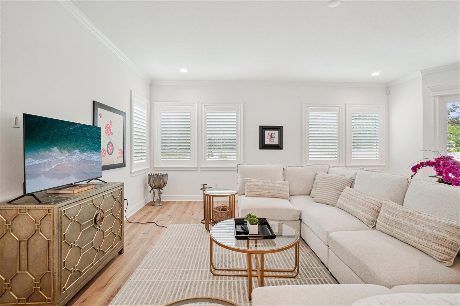 SUBURB ROYAL - Residential