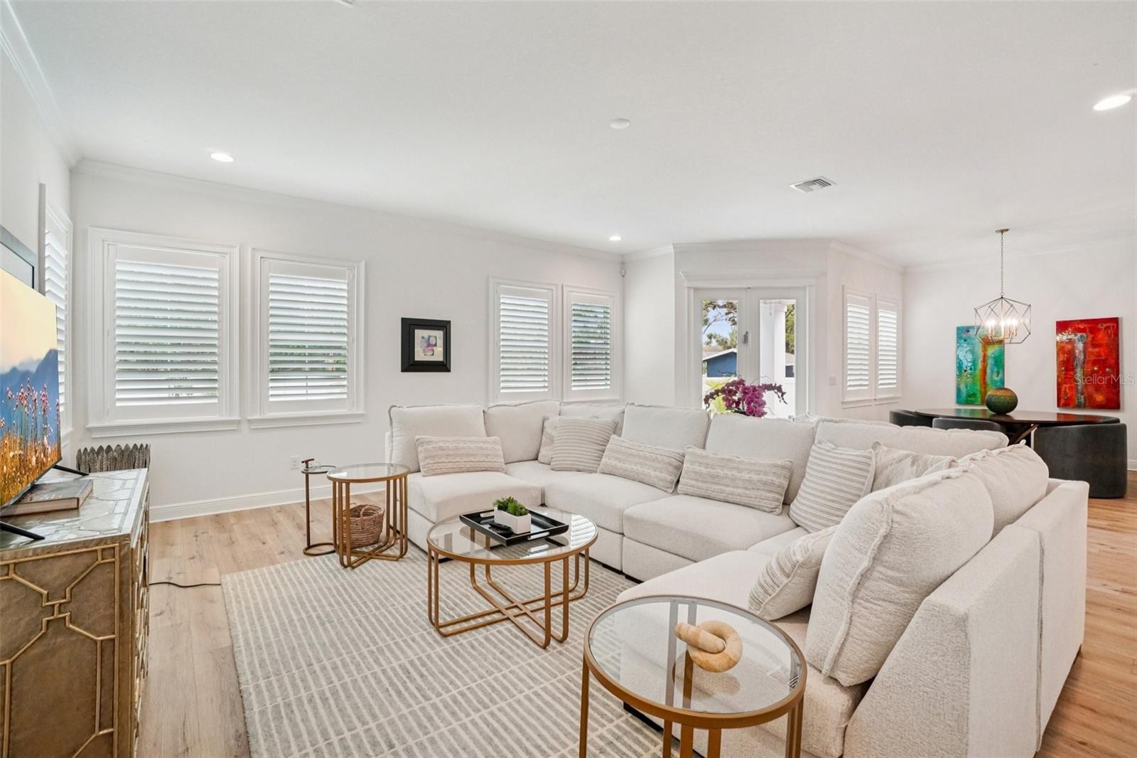 SUBURB ROYAL - Residential