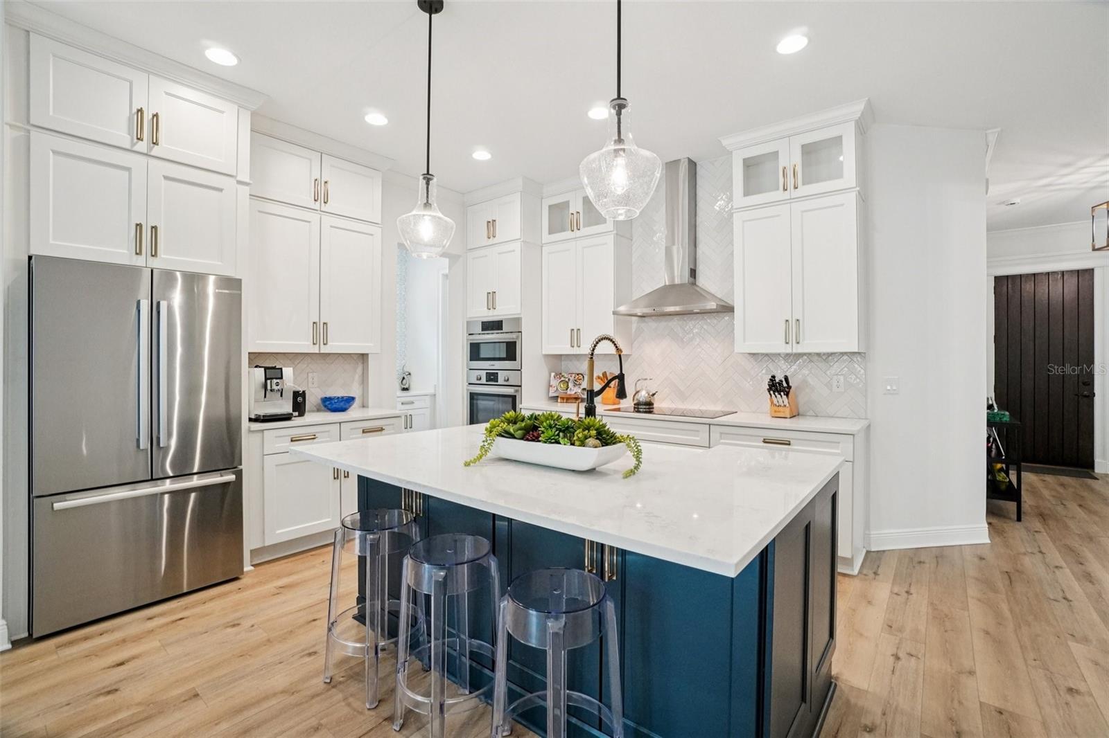 SUBURB ROYAL - Residential