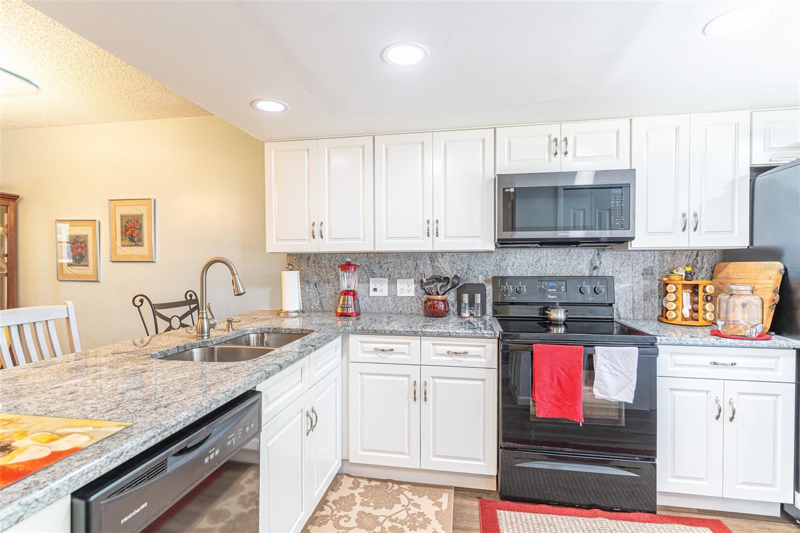 GRANADA CONDO - Residential