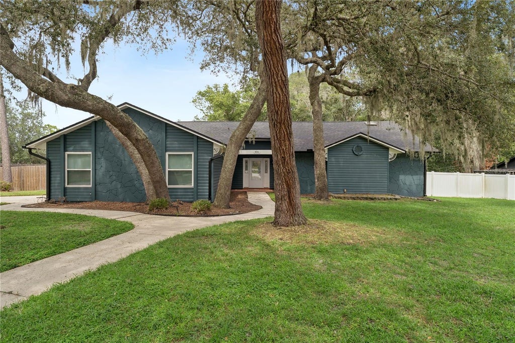 Photo of 400 Columbus Circle, Longwood, FL 32750 (MLS # O6437226)