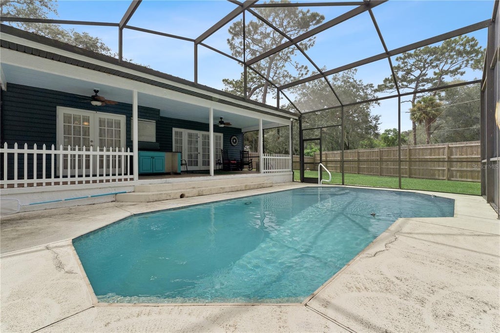 Photo of 400 Columbus Circle, Longwood, FL 32750 (MLS # O6437226)