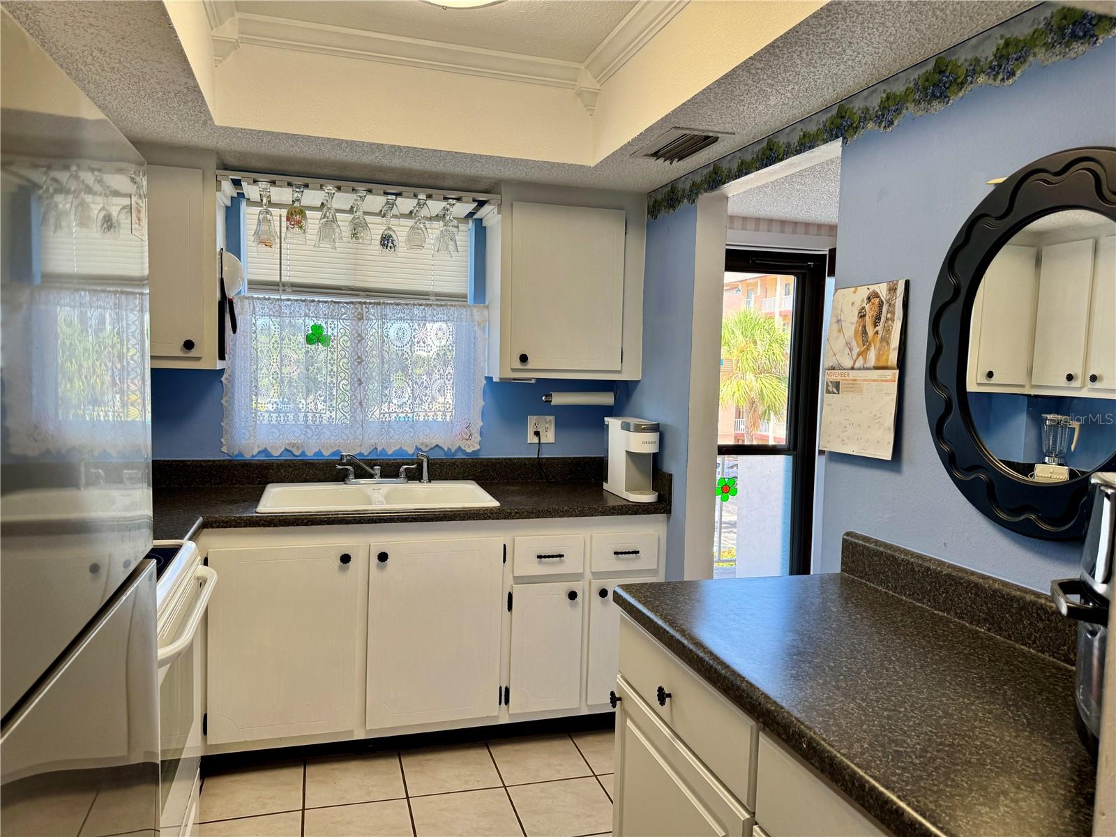 BAYSHORE ON THE LAKE APTS SEC 3 - Residential