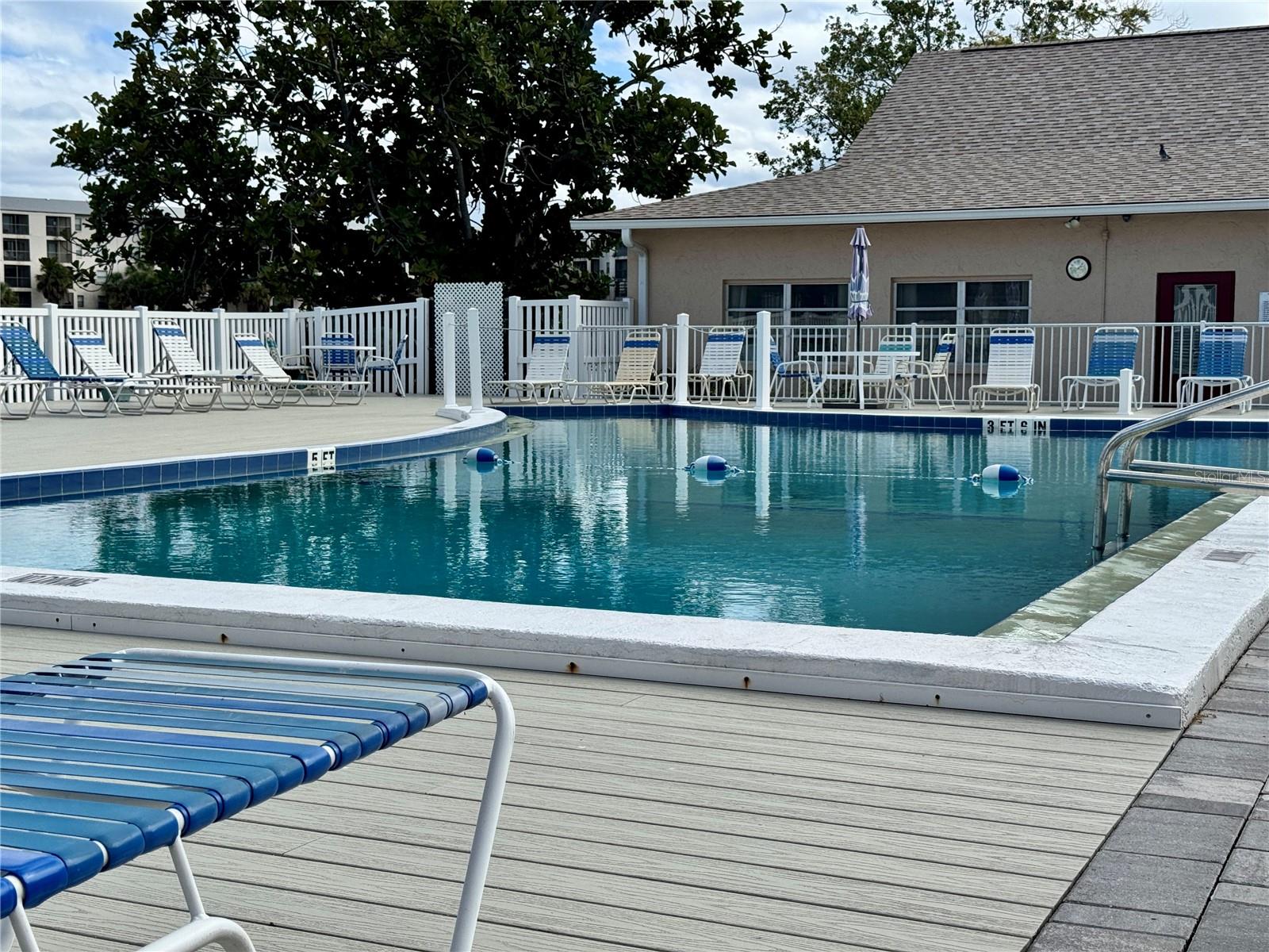 BAYSHORE ON THE LAKE APTS SEC 3 - Residential