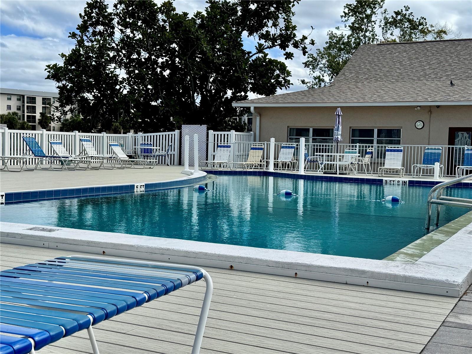 BAYSHORE ON THE LAKE APTS SEC 3 - Residential