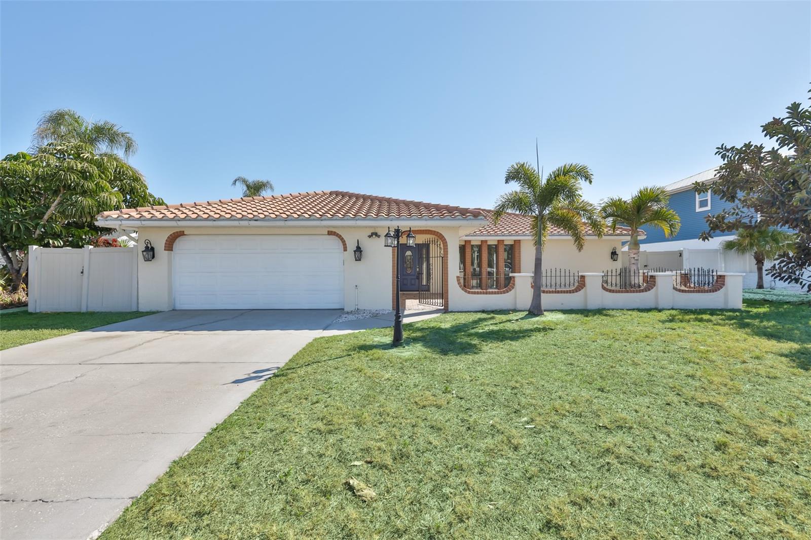 6523 KING PALM WAY