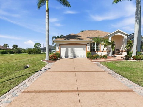 185 Rotonda Boulevard E, Rotonda West, FL 33947