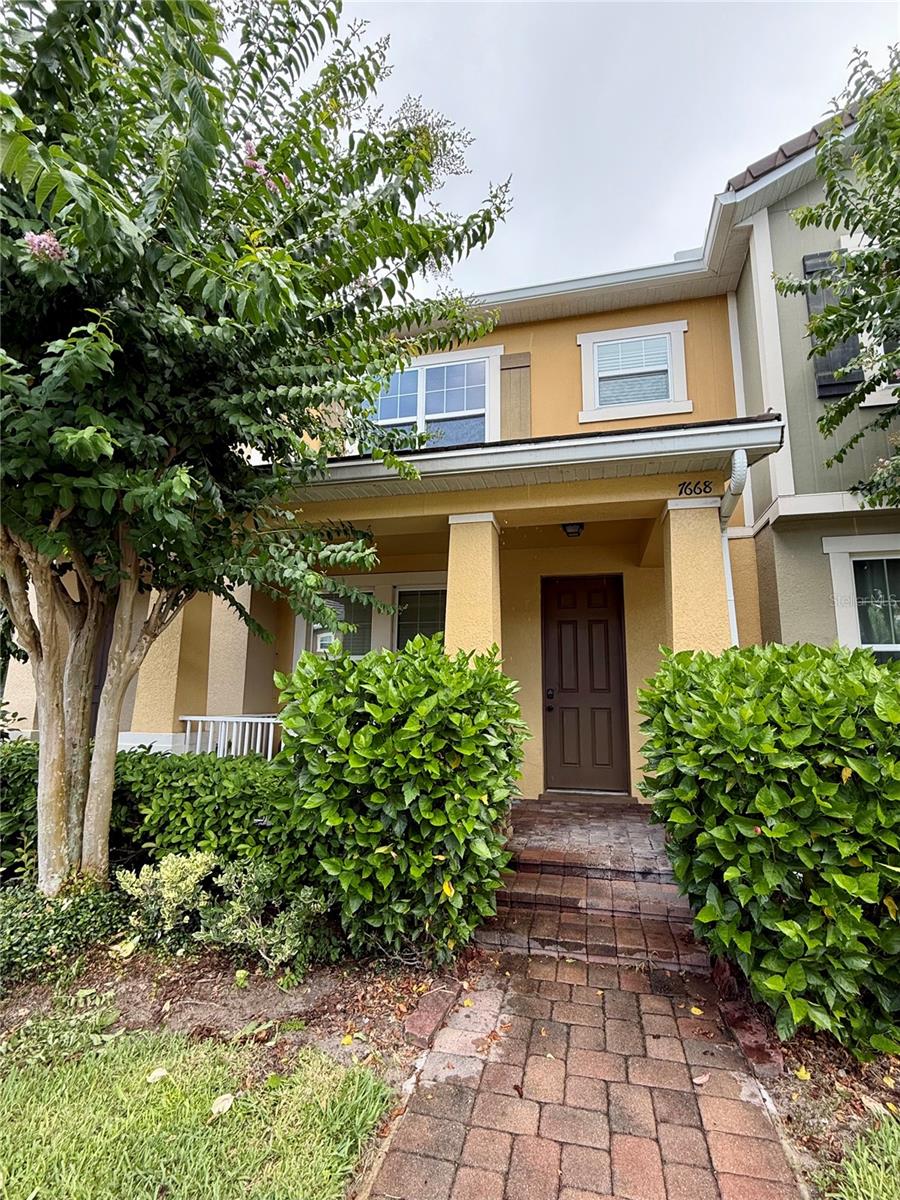 Spacious 3-Bedroom Townhouse Near Disney
Discover this fantastic rental opportunity: a beautifully spacious 3-bedroom, 2.5-bath townhouse that's perfect for families or professionals seeking comfort and convenience. This home features a modern and functional layout, a private fenced patio, two car garage, plus additional guest spots right in front of the unit.
Ideally located just minutes from Disney, this property is nestled in a quiet, well-maintained community with access to top-rated schools, making it an excellent choice for those who value quality living in a prime area.
Don’t miss out on the chance to live close to everything in a family-friendly neighborhood!