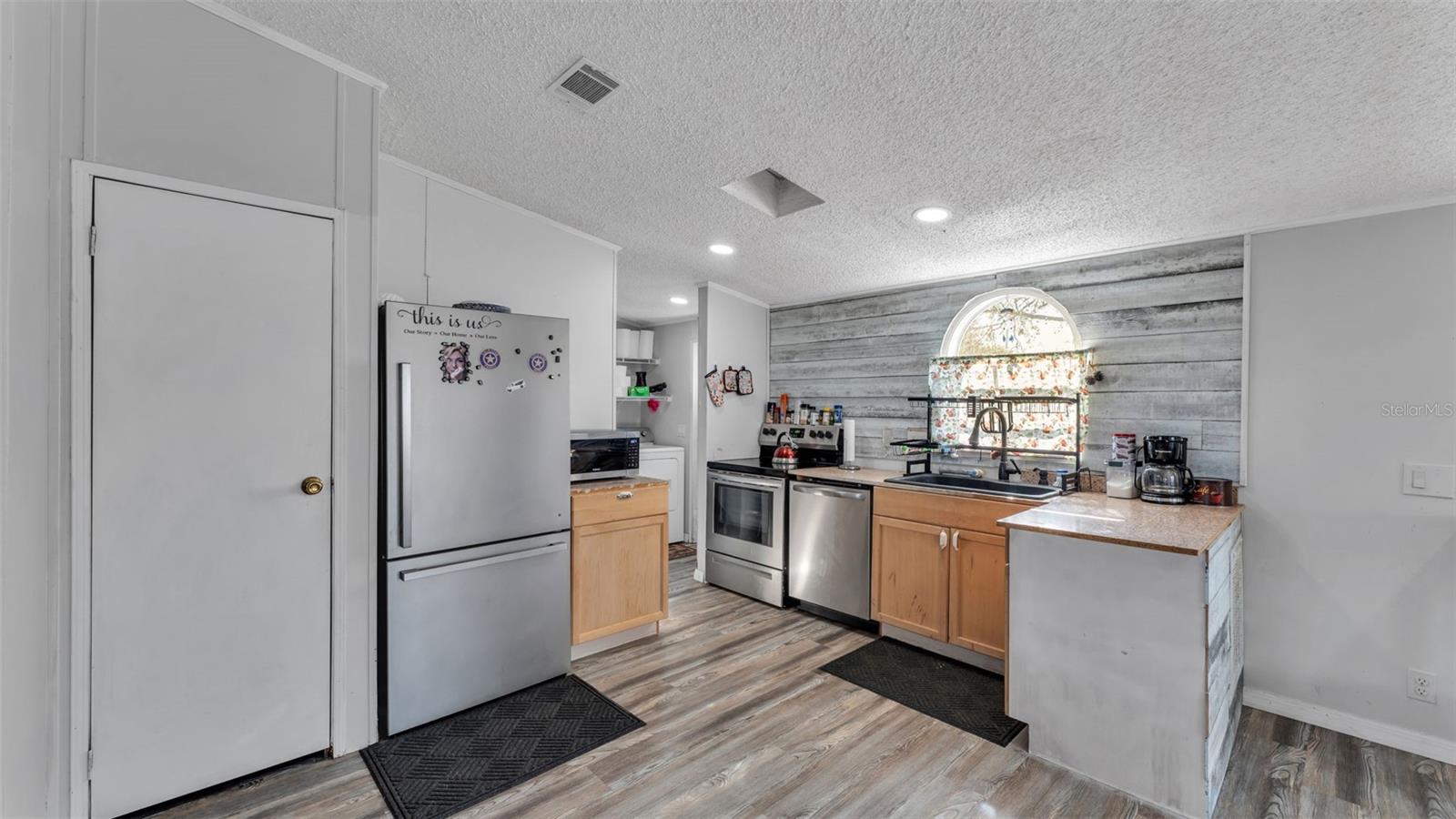 THORNHILL ESTATES - Residential