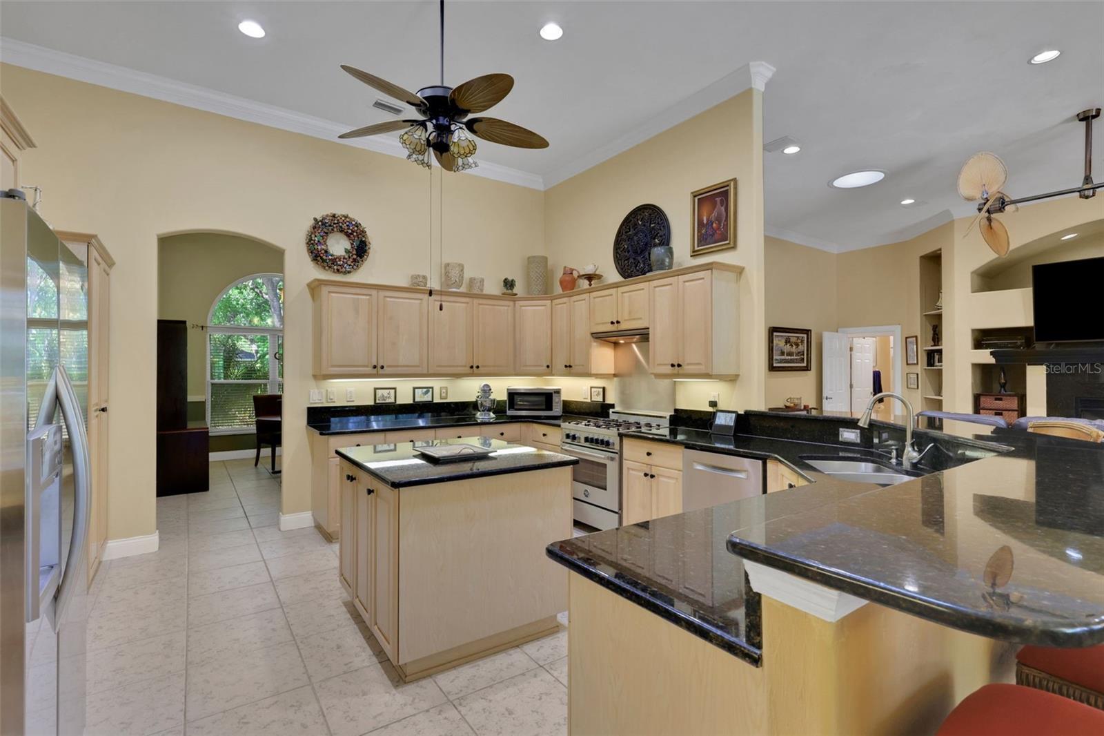 6092 SABAL HAMMOCK CIRCLE
