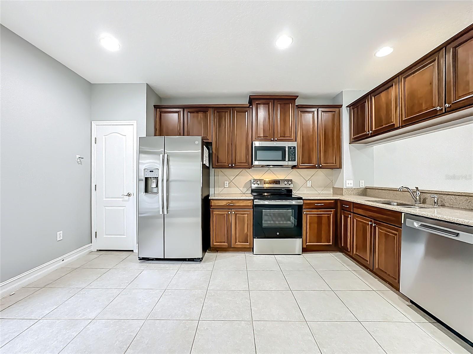 FOUNTAIN PARKE AT LAKE MARY - Residential Lease