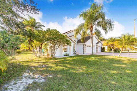 Photo of 211 Shady Oak Loop, Davenport, FL 33896 (MLS # P4937074)