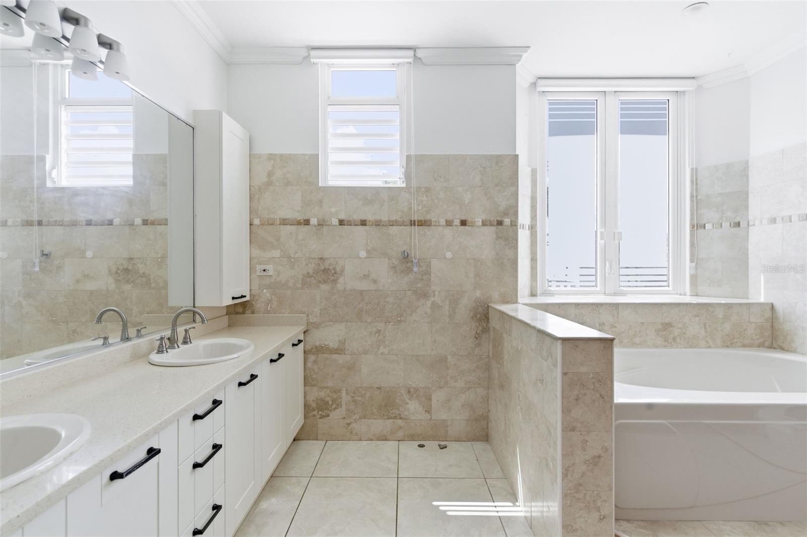 PASEO LOS CORALES II - Residential