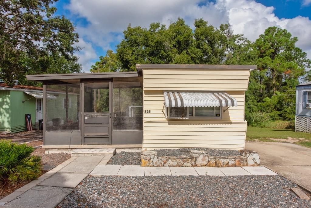 Photo of 825 Oakwood Drive, Tarpon Springs, FL 34689 (MLS # TB8436451)