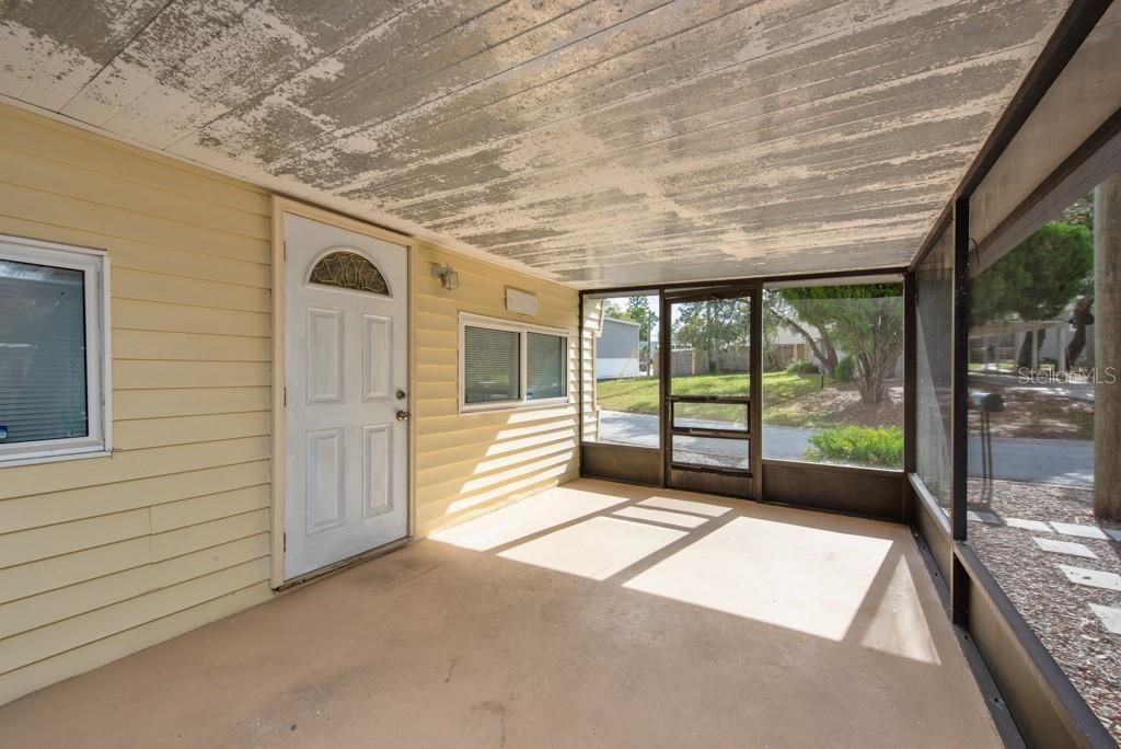 Photo of 825 Oakwood Drive, Tarpon Springs, FL 34689 (MLS # TB8436451)