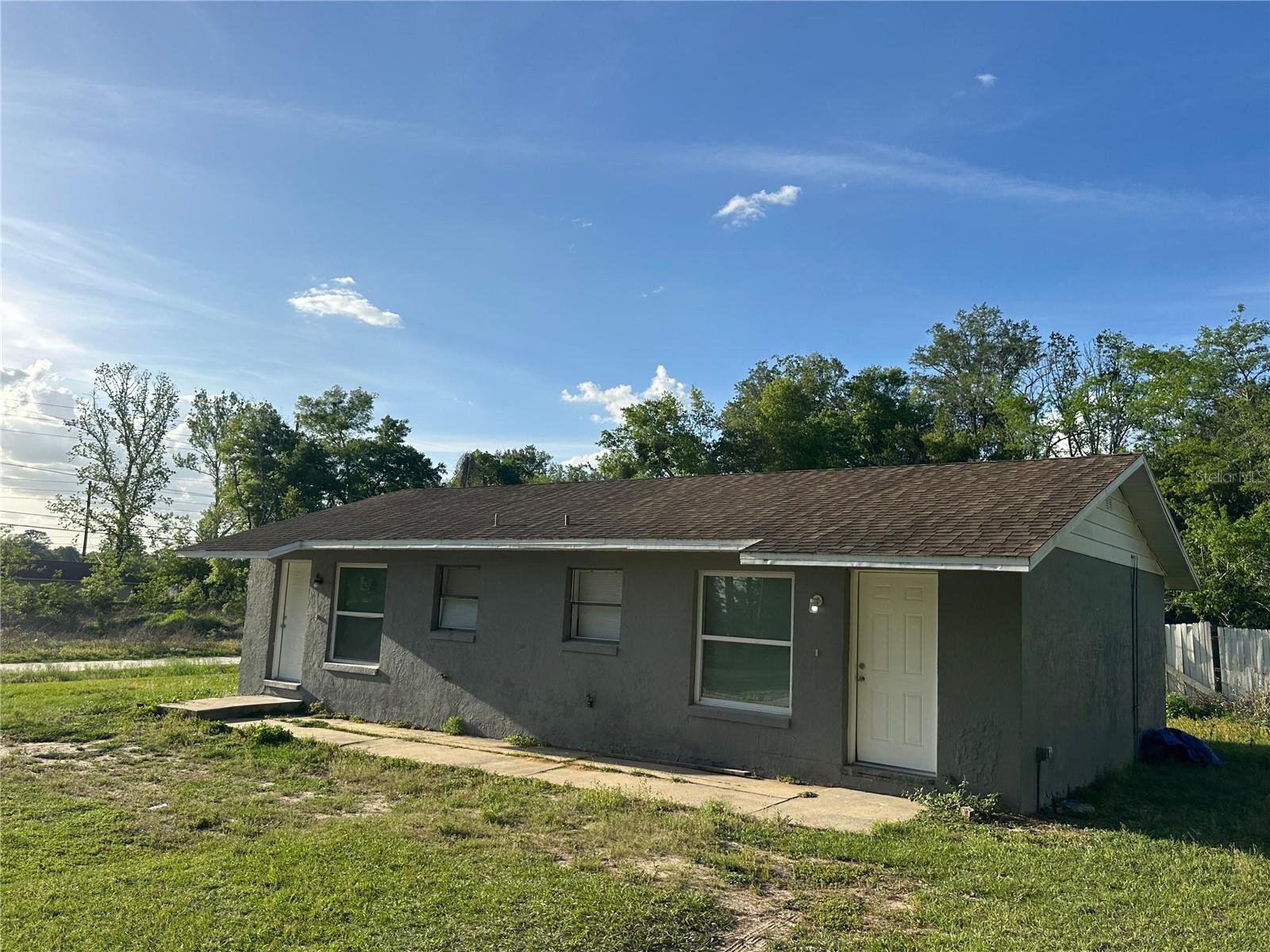 GREAT INVESTMENT OPPORTUNITY ,COMPLETELY RENOVATED DUPLEX ,NICE NEIGHBORHOOD AND QUIET ,BACKYARD SPACE NEW APPLIANCES NEAR THE EQUESTRIAN NEAR STORE ,RESTAURANT,GAS STATION ,HOSPITALS AND ETC.