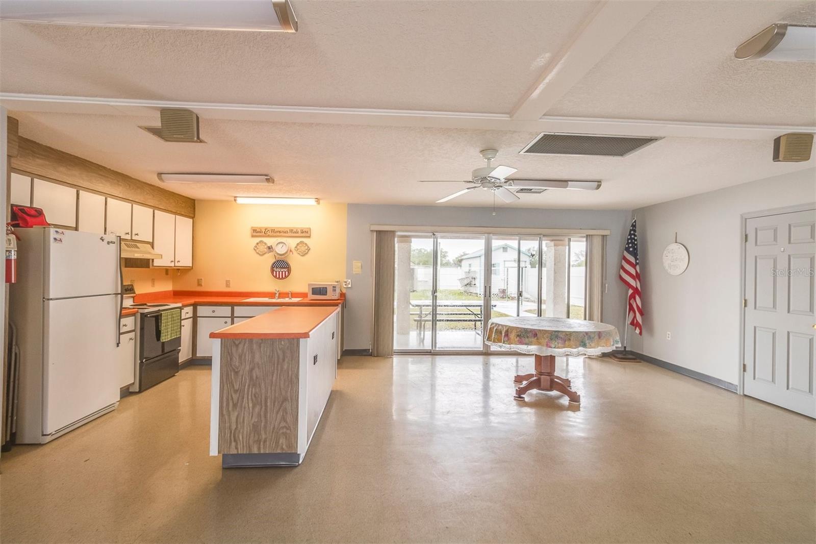 TWIN LAKES VILLAGE CONDO 04 - Residential