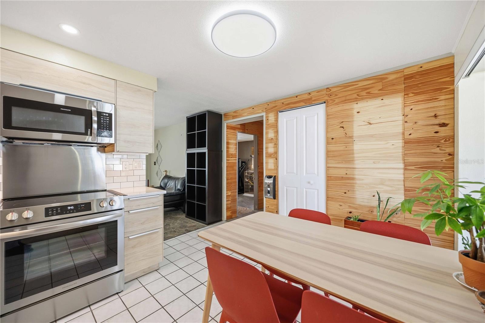 SOUTH VENICE - Residential