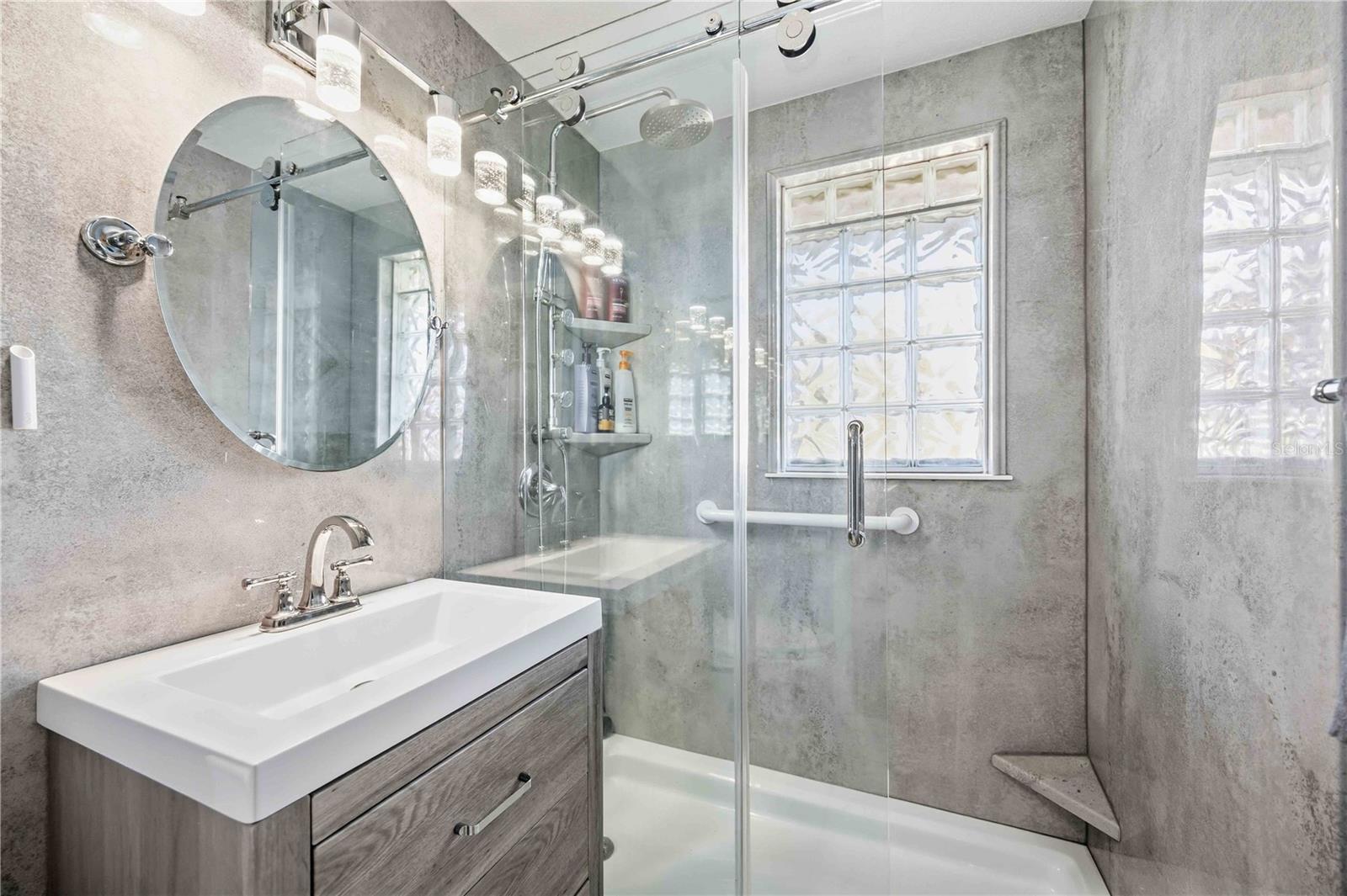 SOUTH VENICE - Residential