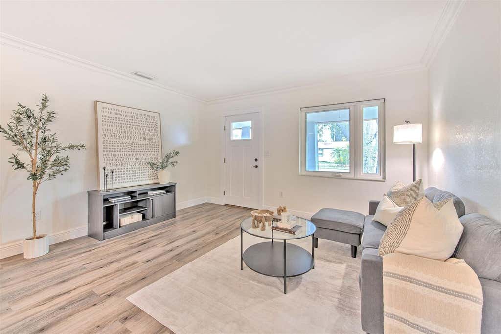 Photo of 4101 W Bay Villa Avenue, Tampa, FL 33611 (MLS # TB8526981)