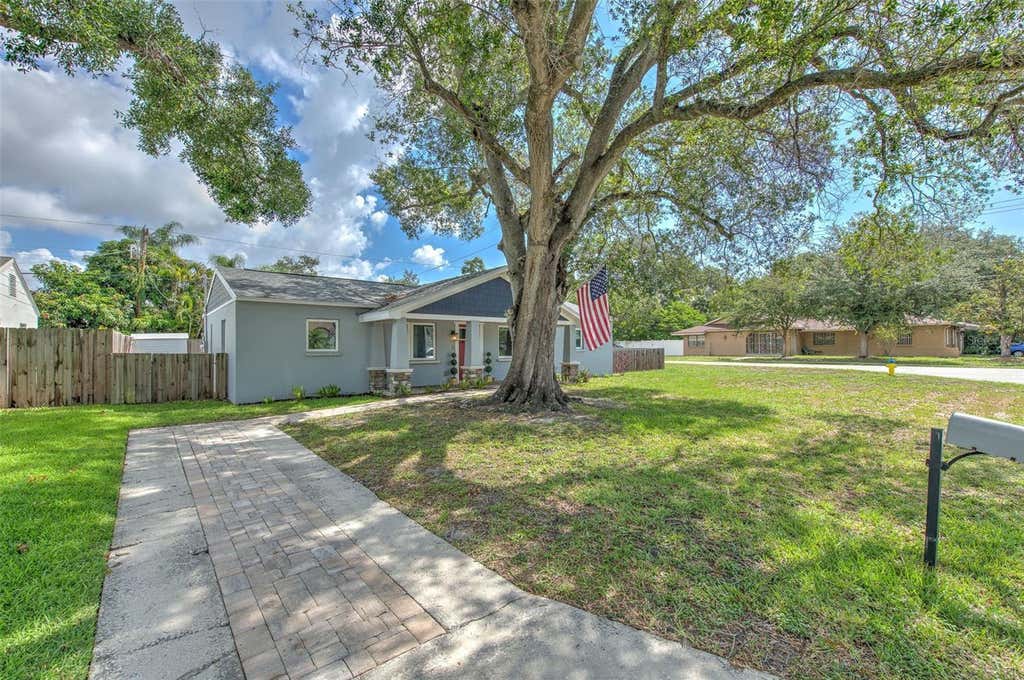 Photo of 4101 W Bay Villa Avenue, Tampa, FL 33611 (MLS # TB8526981)