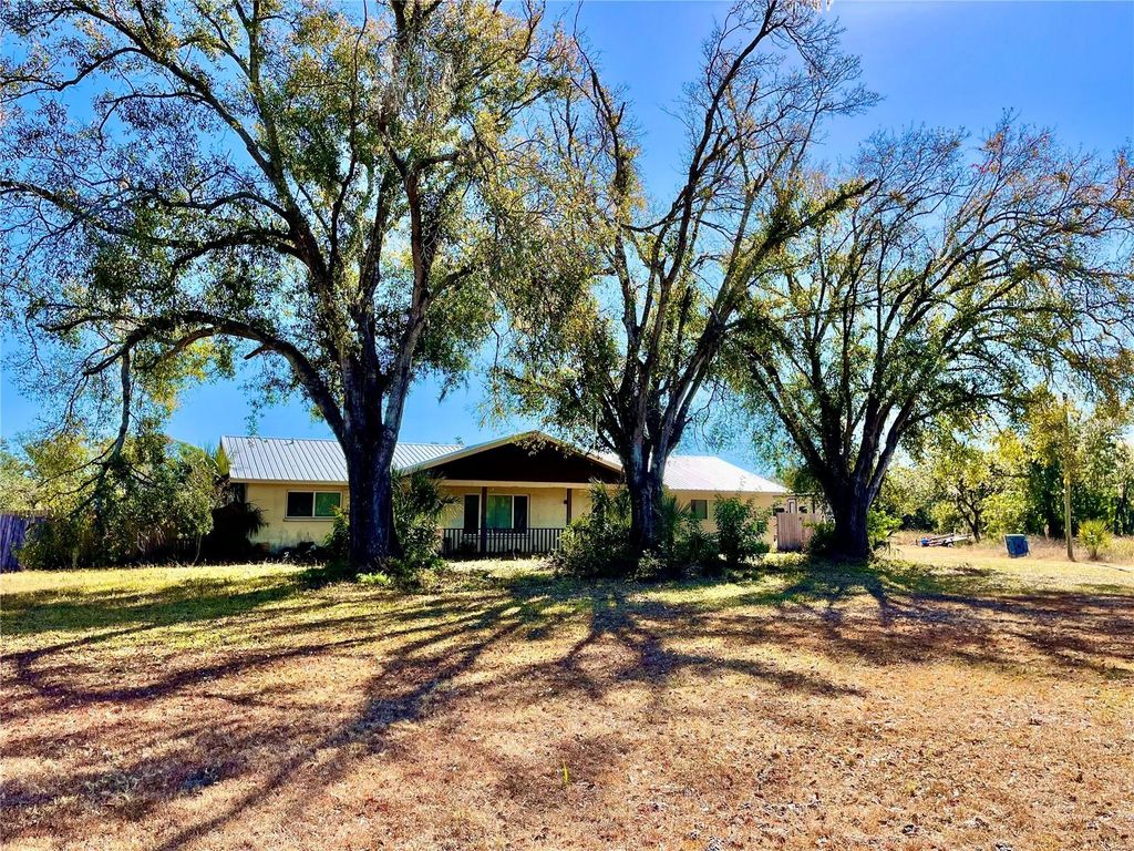 Photo of 3911 45th Street E, Bradenton, FL 34208 (MLS # A4682106)