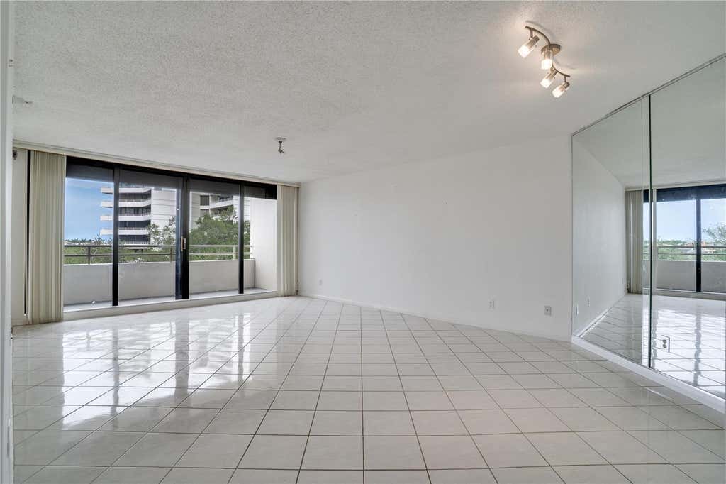Photo of 5940 Pelican Bay Plaza S #504, St Petersburg, FL 33707 (MLS # TB8520252)