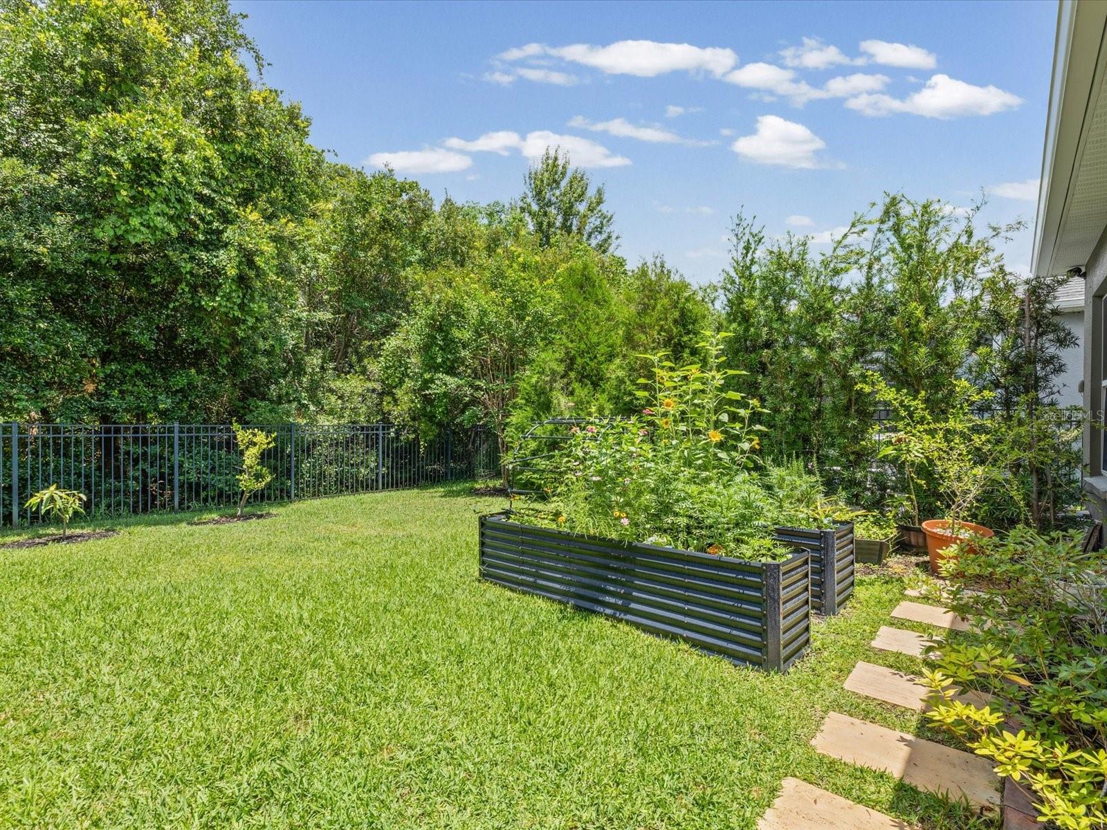 PROMENADE AT LAKE PARK PH - Residential