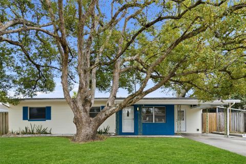 Photo of 610 Ellendale Drive, Winter Park, FL 32792 (MLS # O6388157)