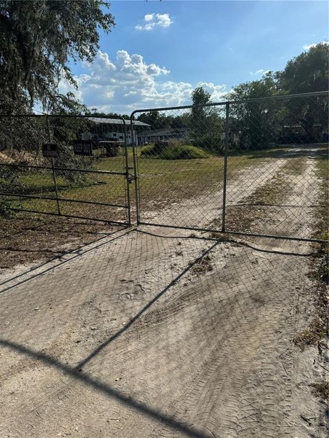 A home in LAKELAND