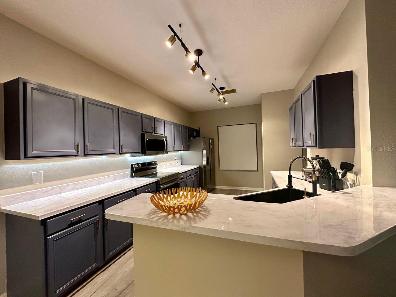 CALABAY PARC AT TOWER LAKE PH 02 - Residential Lease