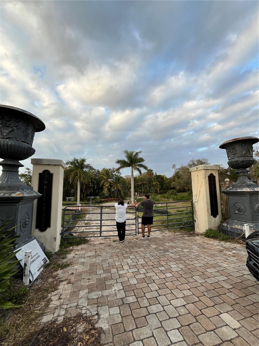 300 PALM BLUFF STREET 120