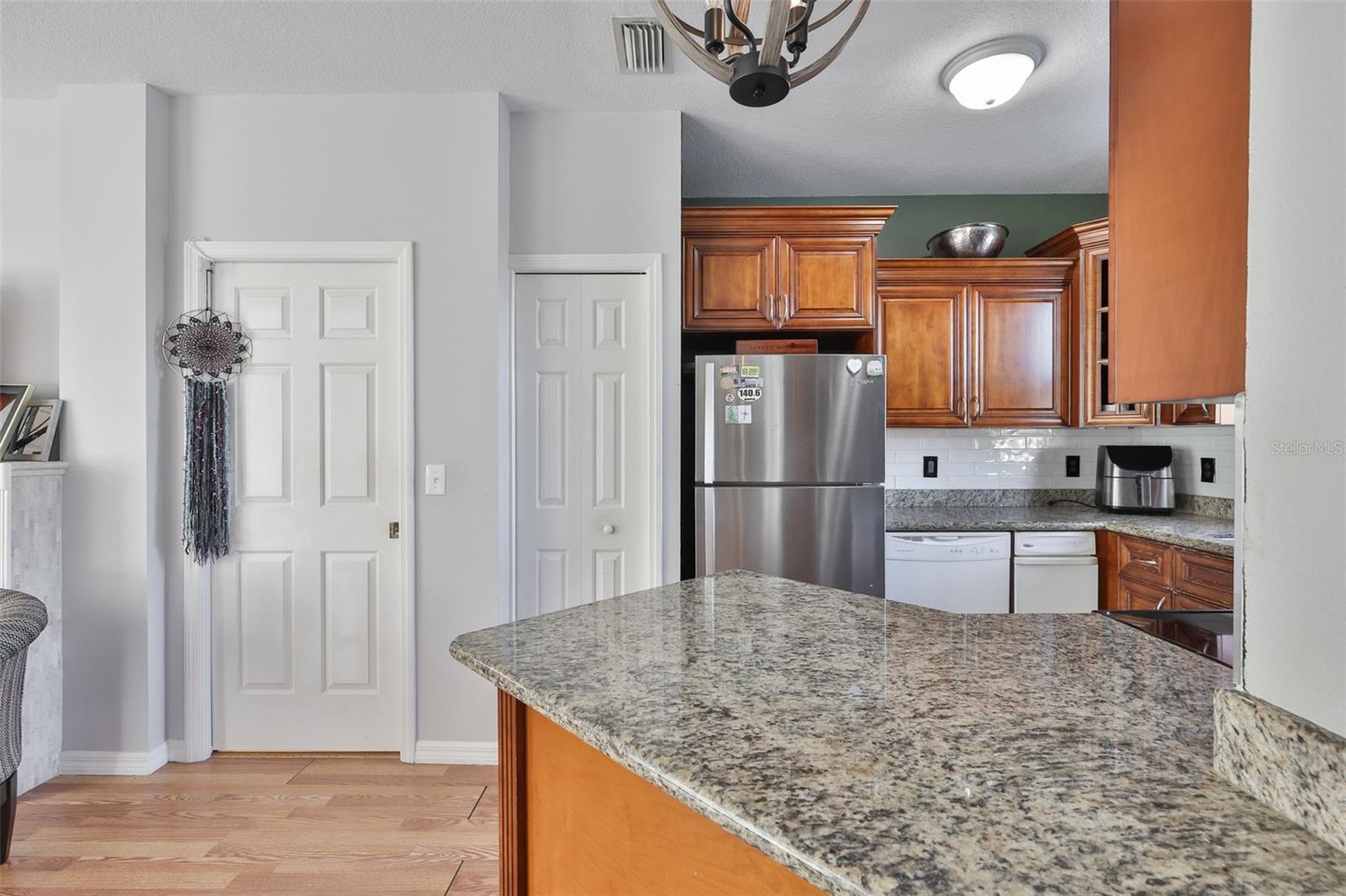 COUNTRY CHASE - Residential