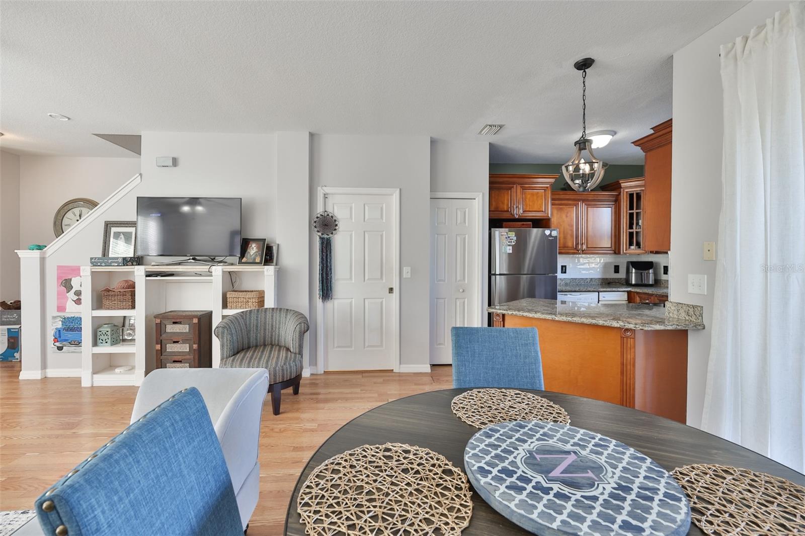 COUNTRY CHASE - Residential