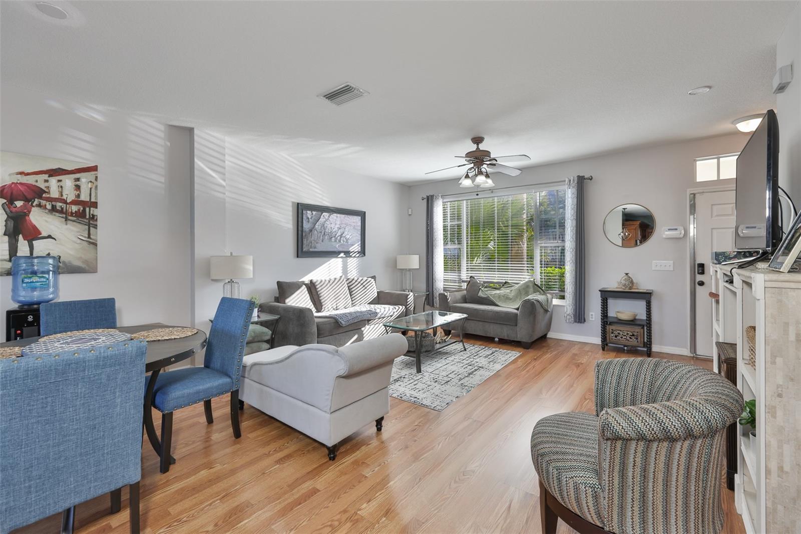 COUNTRY CHASE - Residential